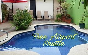 Hotel La Guaria Inn & Suites